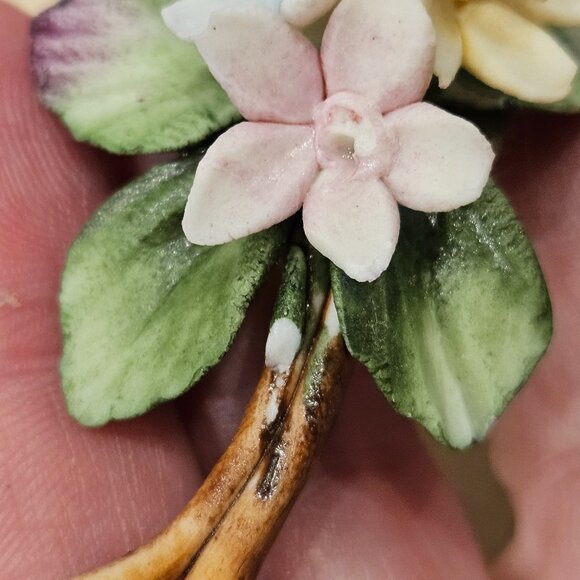 RARE VINTAGE CLASSIC CAPODIMONTE ITALIAN FLOWER BOUQUET PORCELAIN BROOCH PIN - Picture 5 of 14